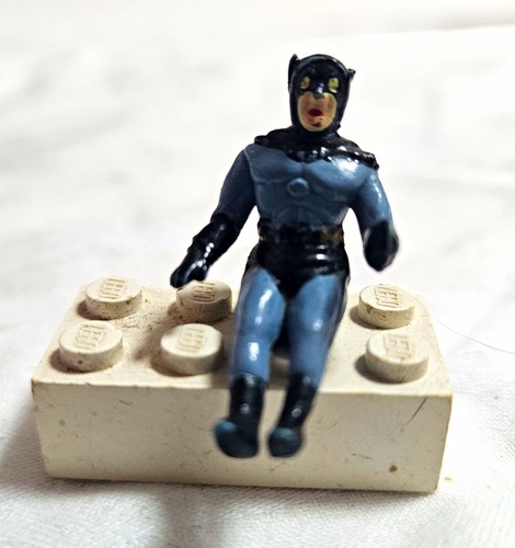 Corgi toys batman mini figur - toys,